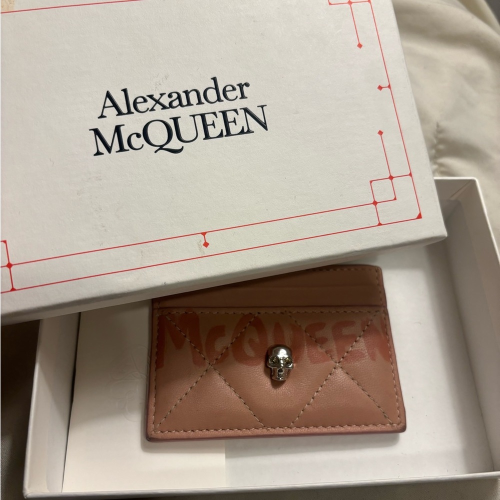 hi! im selling original card holder, used few times alexander mcqueen